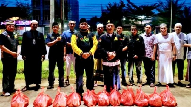 DPC LPM Pontianak Utara Gelar Jum’at Berkah dengan Berbagi Makanan untuk Fakir Miskin!